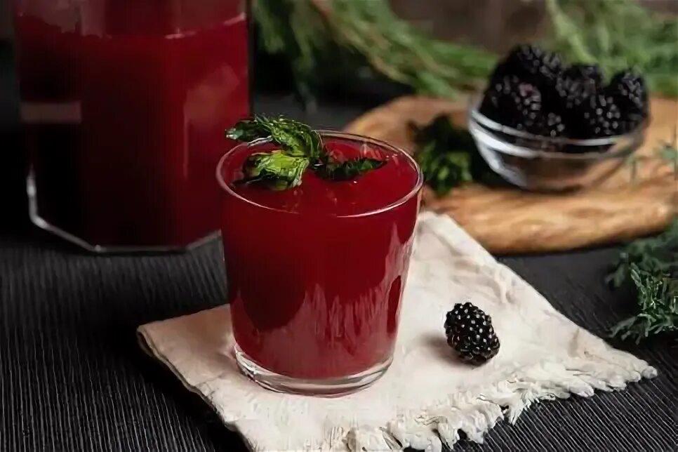Морс стравберри. Компот из ежевики. Морс из ежевики. Компот. Компот из ежевики фото.