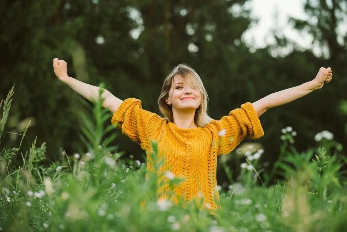 Красивые позитивные картинки. Живи позитивом. Обои настроение. Дети радость. Радуга человек.