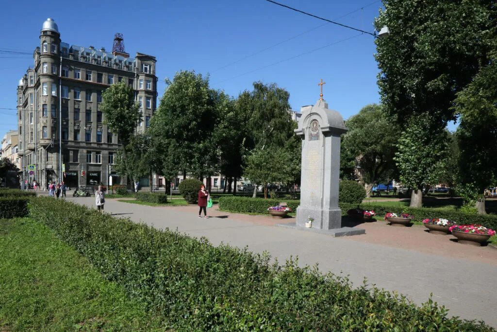 Тургенева спб. Покровский сквер Санкт-Петербург. Санкт-Петербург Покровский сквер Церковь. Площадь Тургенева в Санкт-Петербурге. Покровский сквер Санкт-Петербург 2023.