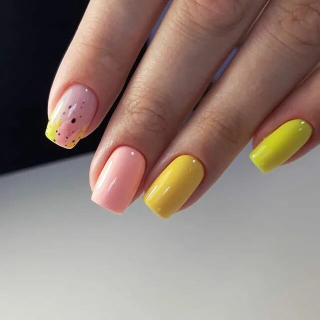 маникюр лето 2024 короткий квадрат