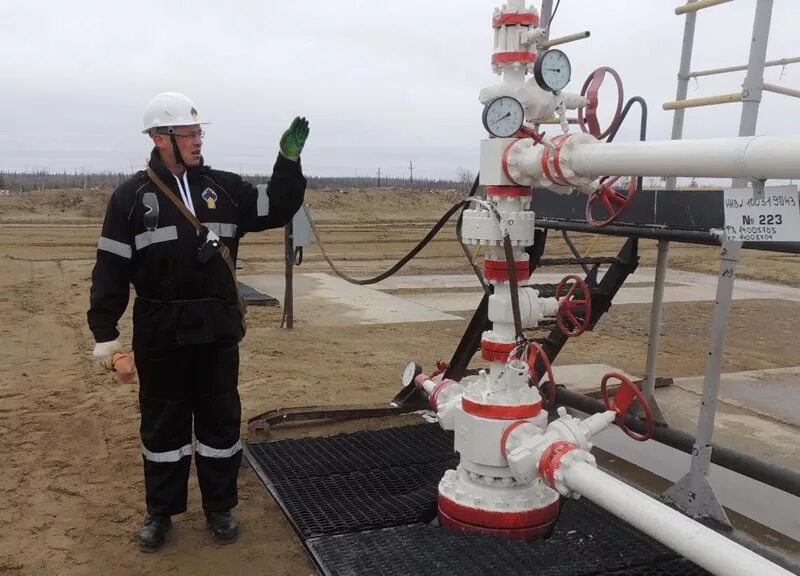 Зарплата оператора добычи нефти. Оператор по исследованию скважин. оператор по добыче нефти и газа роснефть. оператор нефтяных скважин. оператор по цементажу скважин.