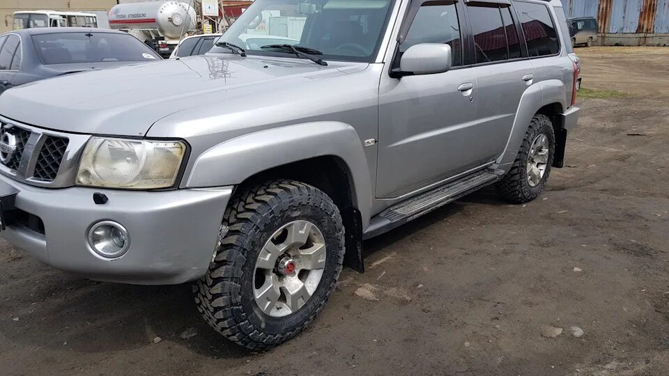 Ниссан патрол у 60 33 колеса. Ниссан патрол y61 285\75 r16. Резина nissan patrol y61. Nissan patrol 42 колеса. 285 75 16 на патрол.