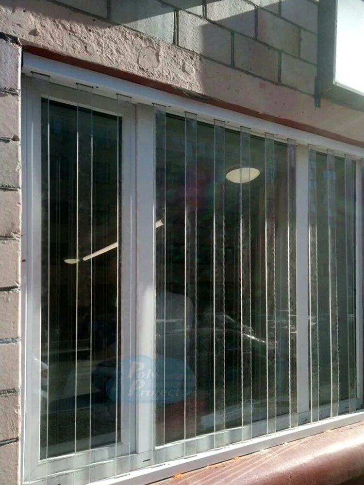 Прозрачные ламели на окна. Прозрачная решетка. Защитные прозрачные решетки polyprotect. Решётки на окна из поликарбоната. Прозрачная решетка.