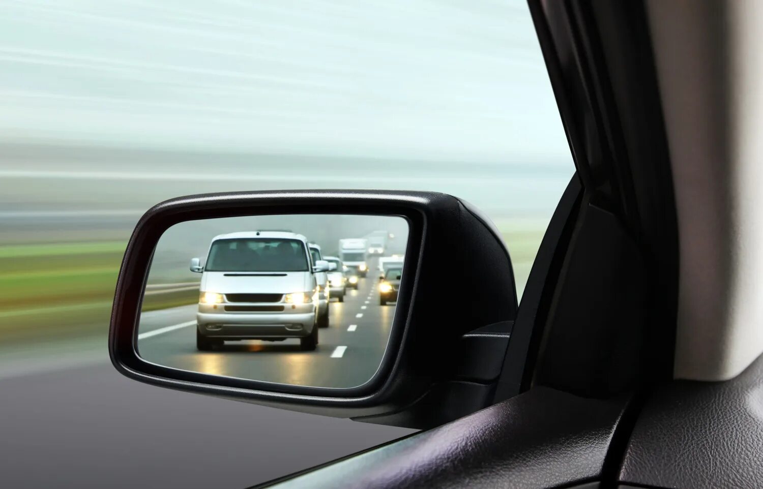 Your mirror. Зеркало автомобиля, сумерки. car side mirror. т миррор драйв. the aspherical mirrors car сечение.