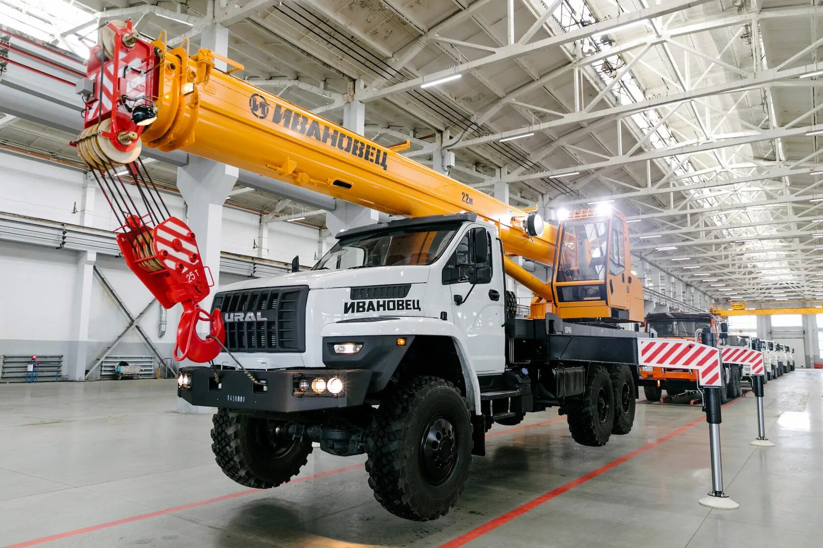 Автокран урал. Урал 4320 кран ивановец. автокран урал ивановец next 25 т. кран урал ивановец 25 тонн. автокран ивановец кс-45717-2.