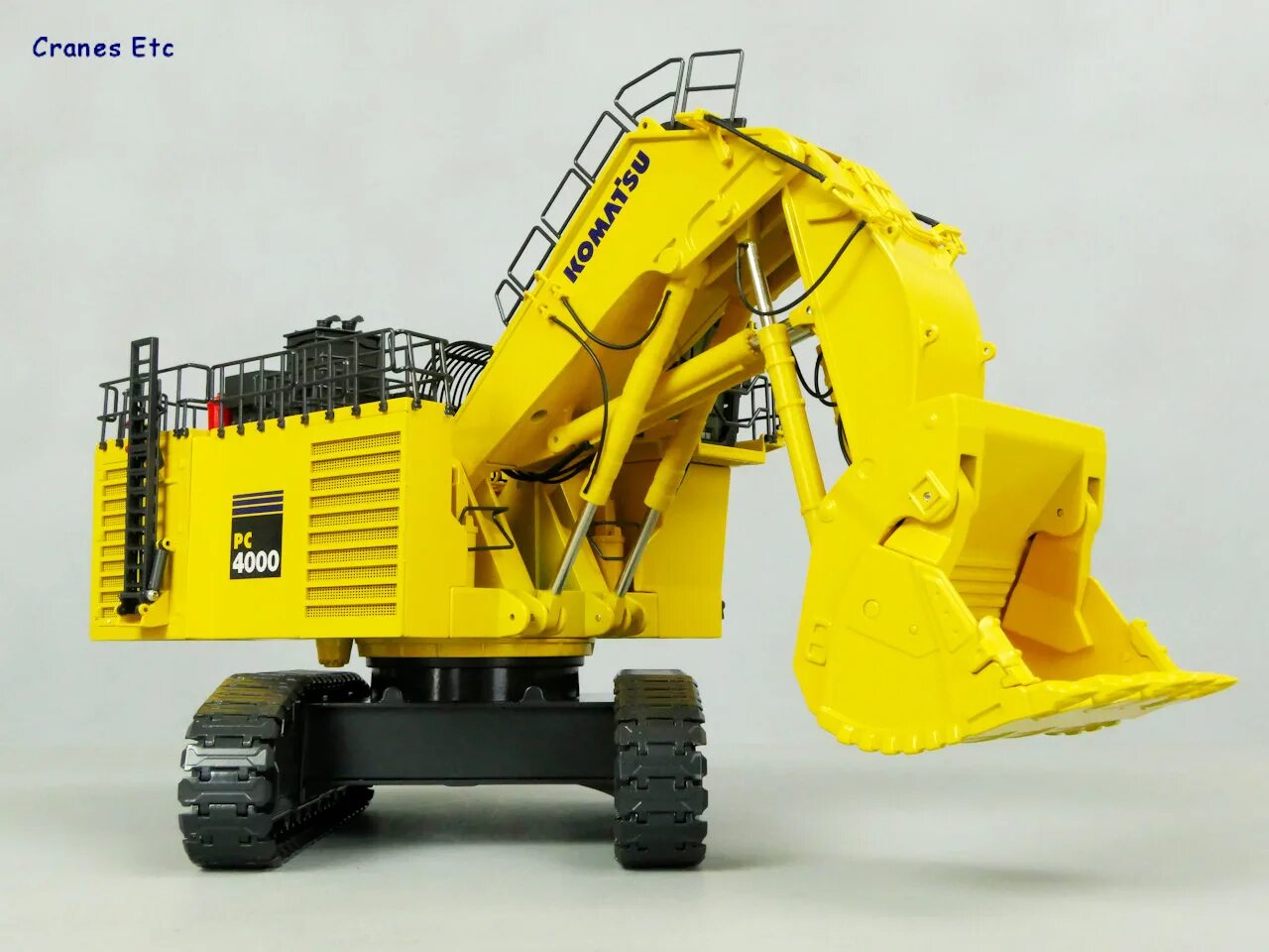 Komatsu pc4000. Komatsu pc4000-11. pc 4000 komatsu. электрический экскаватор комацу рс 4000.