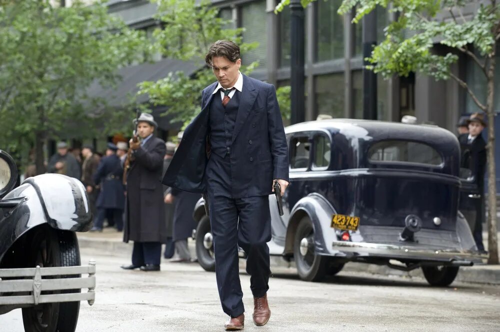 Кинофильмы д. Кинофильмы д. Джонни депп и марион котийяр. Кинофильмы д. Люди в кинотеатре.