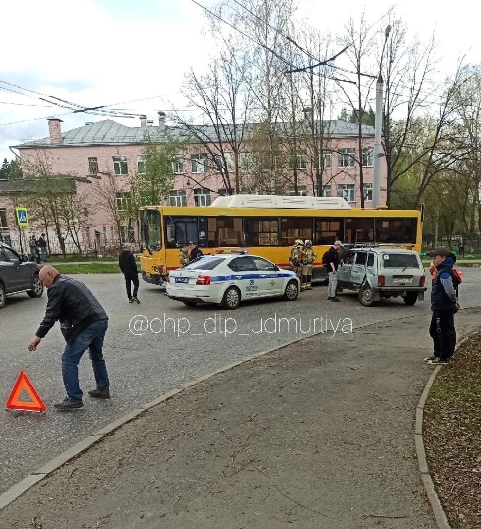 Чп дтп ижевск. 16 декабря дтп ижевск киа. Ижевск авария на улице воровского. Авария 1 января 2021 ува ижевск. Ижевск авария на улице воровского.