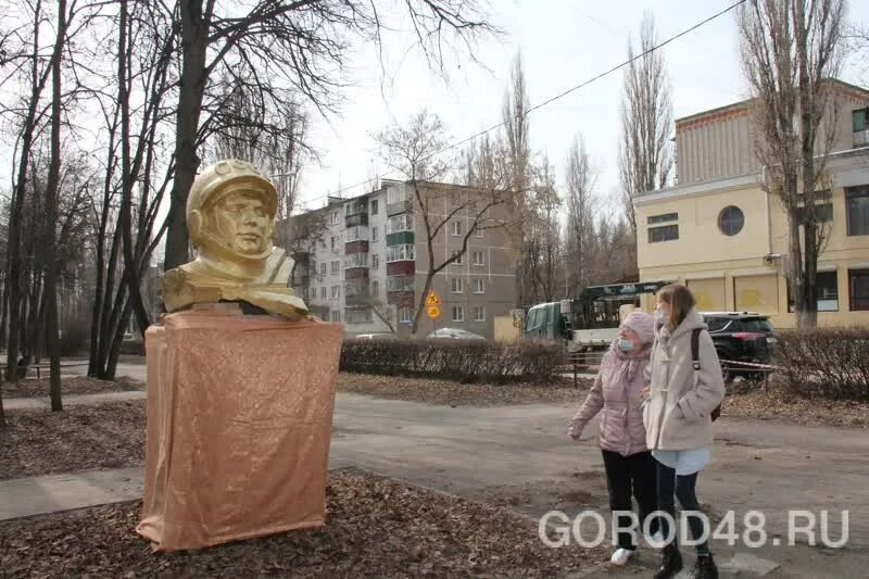 Новый памятник установят новости. Памятник Гагарина в Липецке. Бюст Гагарина Липецк. Памятник Гагарину Липецк город 48. Новый памятник в Липецке.