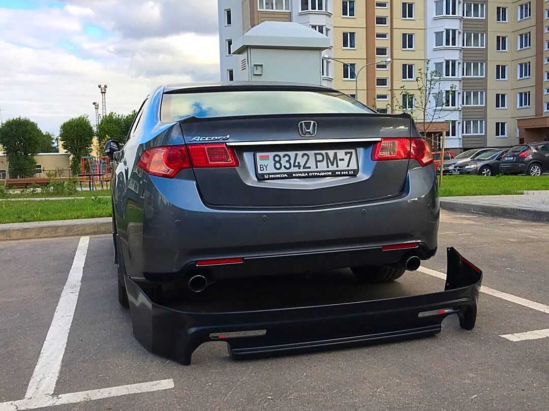 Аккорд задний бампер. Honda accord 8 задний бампер. honda accord 8 mugen. honda accord 8 обвес mugen. обвес на хонда аккорд 8 mugen.