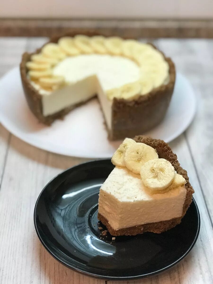 чизкейк творожный с печеньем. чизкейк нью-йорк вишневый. американский чизкейк нью-йорк. чизкейк с печеньем. чизкейк без выпечки с творогом.