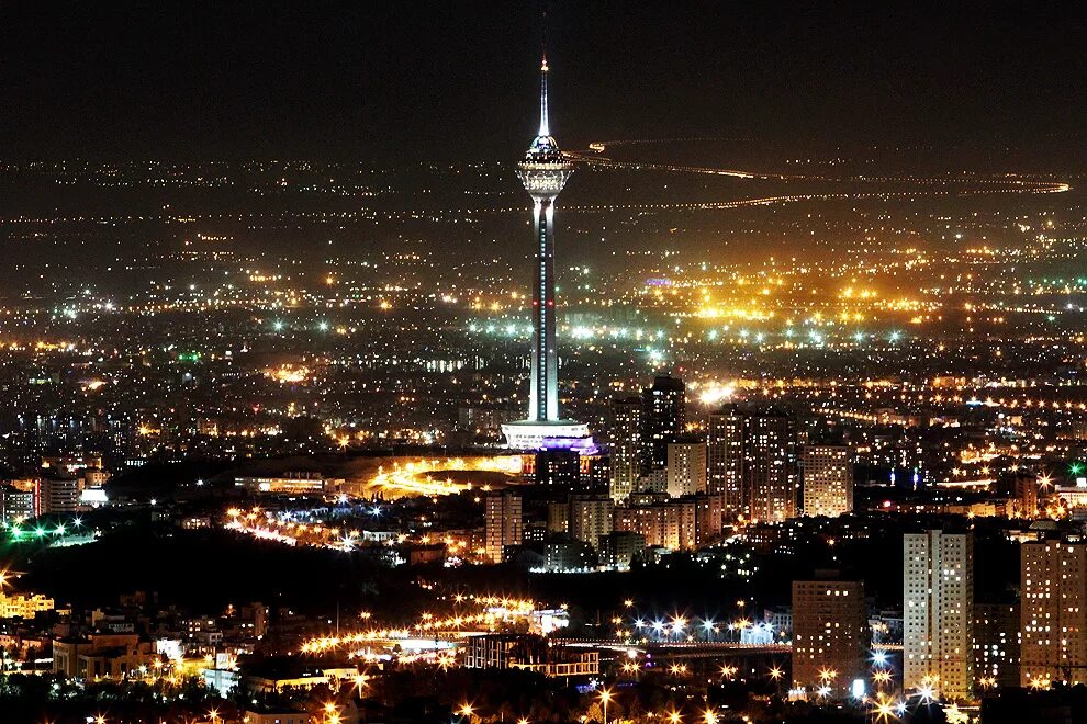 Иран столица ирана. Иран столица тегеран. бордже милад. ночной тегеран. milad tower iran.