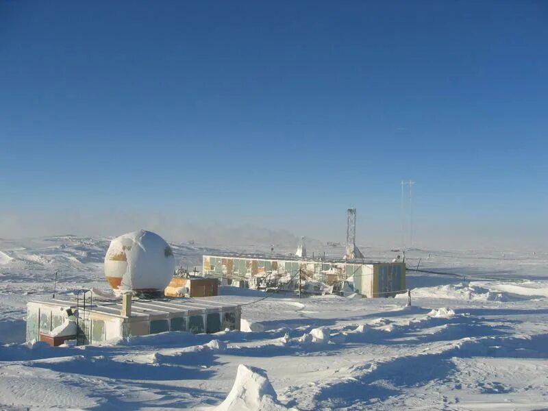 Холодный восток. Антарктическая научная станция Восток. Восток 2 Полярная станция. Научная станция Восток в Антарктиде. Полярная станция Восток в Антарктиде.
