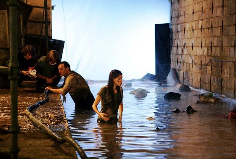 метро фильм катастрофа анфиса вистингаузен и сергей пускепалис. станция театральная самара. 2012 съемки фильма. метро фильм 2013 затопленный. съемочная площадка фильма метро.