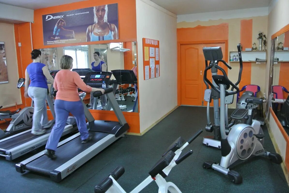 Сайкл уфа. Студия лайт крымск. Спортивные клубы нижнего новгорода. Group cycle technogym. Лето фитнес студия энгельс.