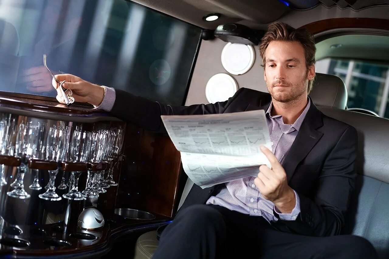 Про успешных бизнесменов. Успешный человек арт. Молодой бизнесмен. Успешный бизнесмен. Деловой мужчина.