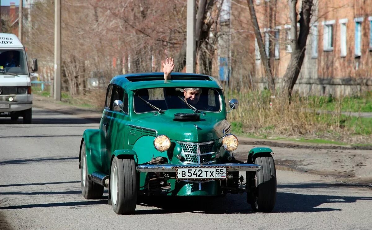 Автосалон хундай авто официальный дилер. Рэт род москвич. Автосалоны омска авто с пробегом. Виктория авто омск. Машины с пробегом омск автосалон.