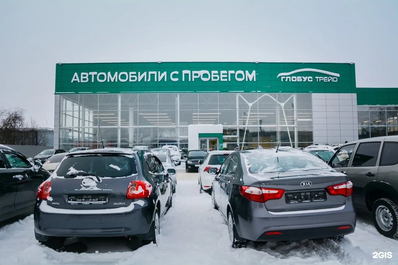 Авто с пробегом от официального дилера. Автосалон автомобилей с пробегом. машины с пробегом в автосалонах. автомобили с пробегом вывеска. автосалон автомобили с пробегом баннер.