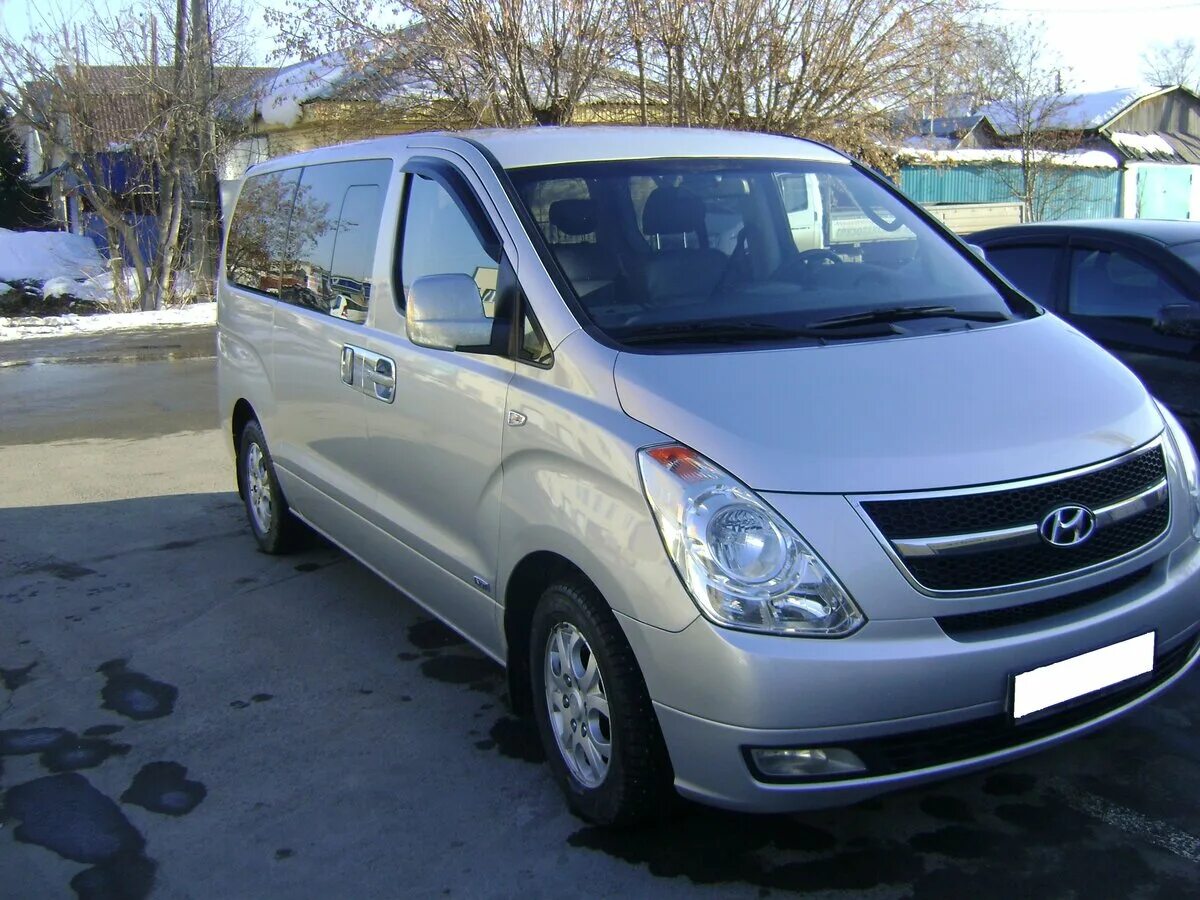 С. Хендай н1 в движении. Хендай минивэны с пробегом. Hyundai h-1. Минивэн 2009.