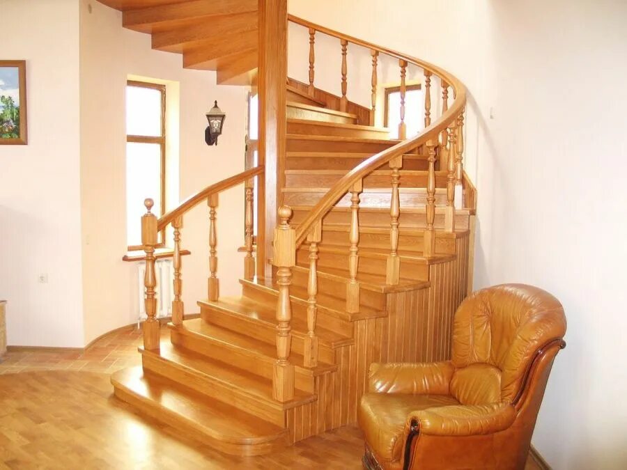 Цена лестницы на второй этаж недорого. Деревянная лестница ДЛС-029. Лестница межэтажная деревянная к-001м/1 правозаходная. Лестница полувинтовая деревянная. Деревянные полувинтовые лестницы.