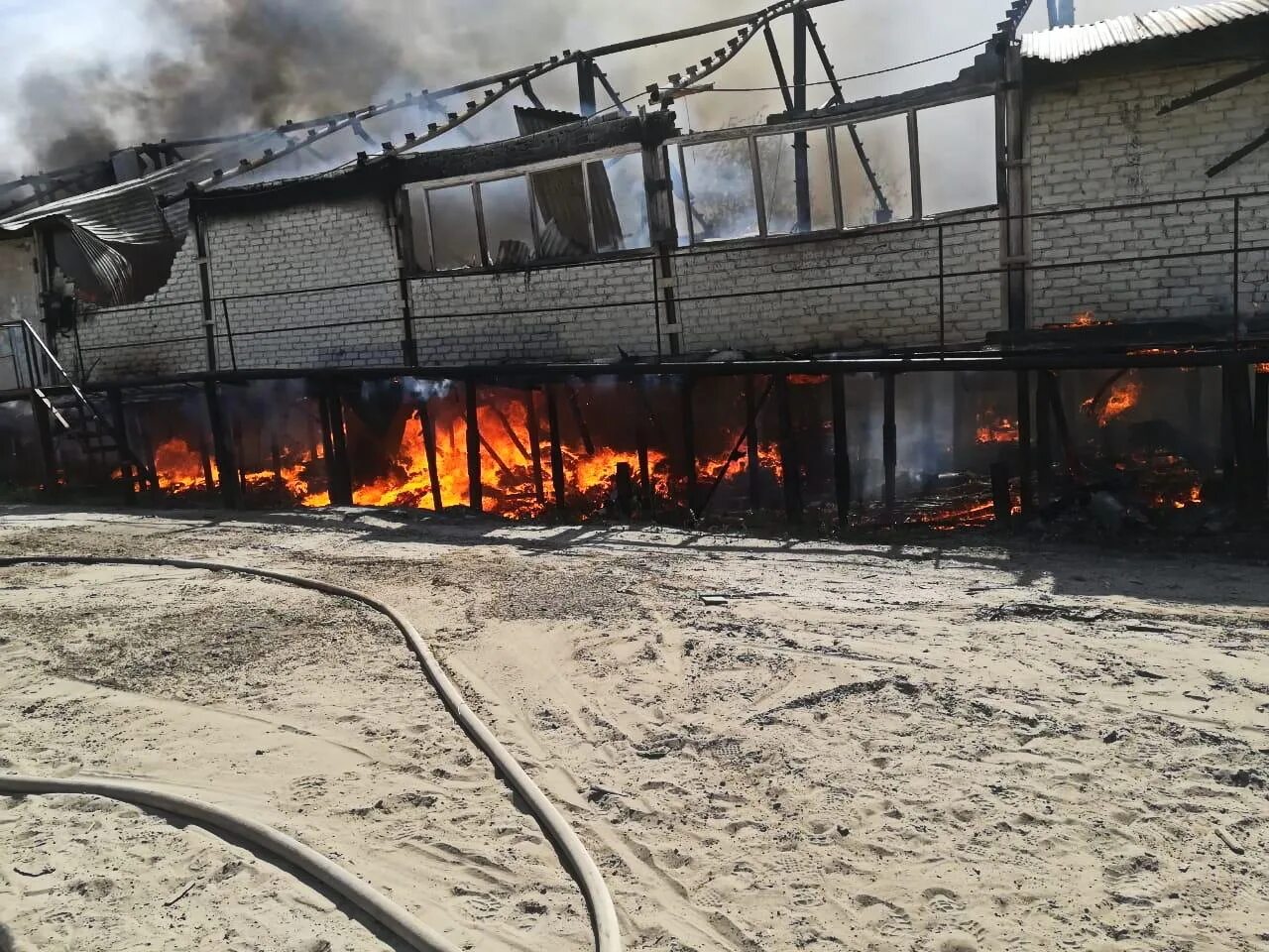 Пожар Тарко Сале. Пожарные Тарко Сале. Здание Новатэк в Тарко Сале. Пожар в городе Тарко Сале 2018.