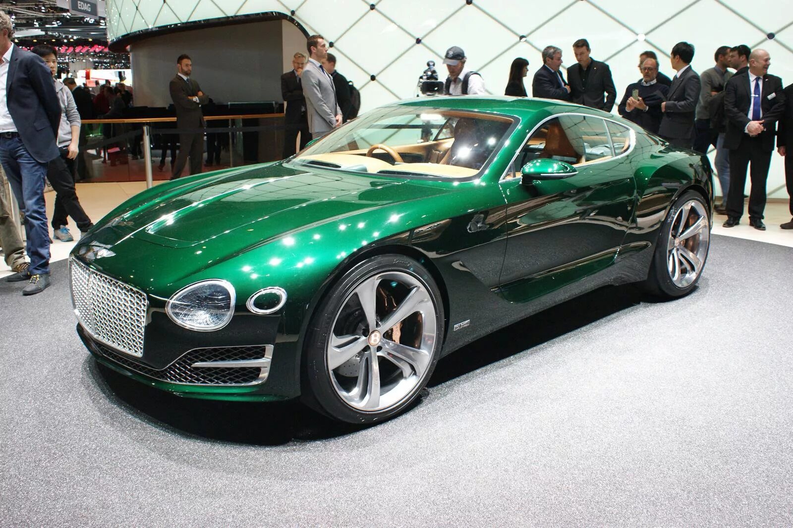 Bentley mulsanne 2009. Самая дорогая фирма машин. Бугатти. Бугатти вейрон 2009. Bugatti женева 2019.