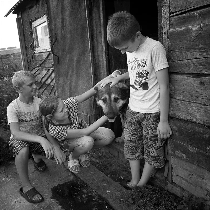 Деревенские мальчишки. Деревенский мальчик. Мальчик в деревне. Детство в деревне. Игра мальчик в деревне