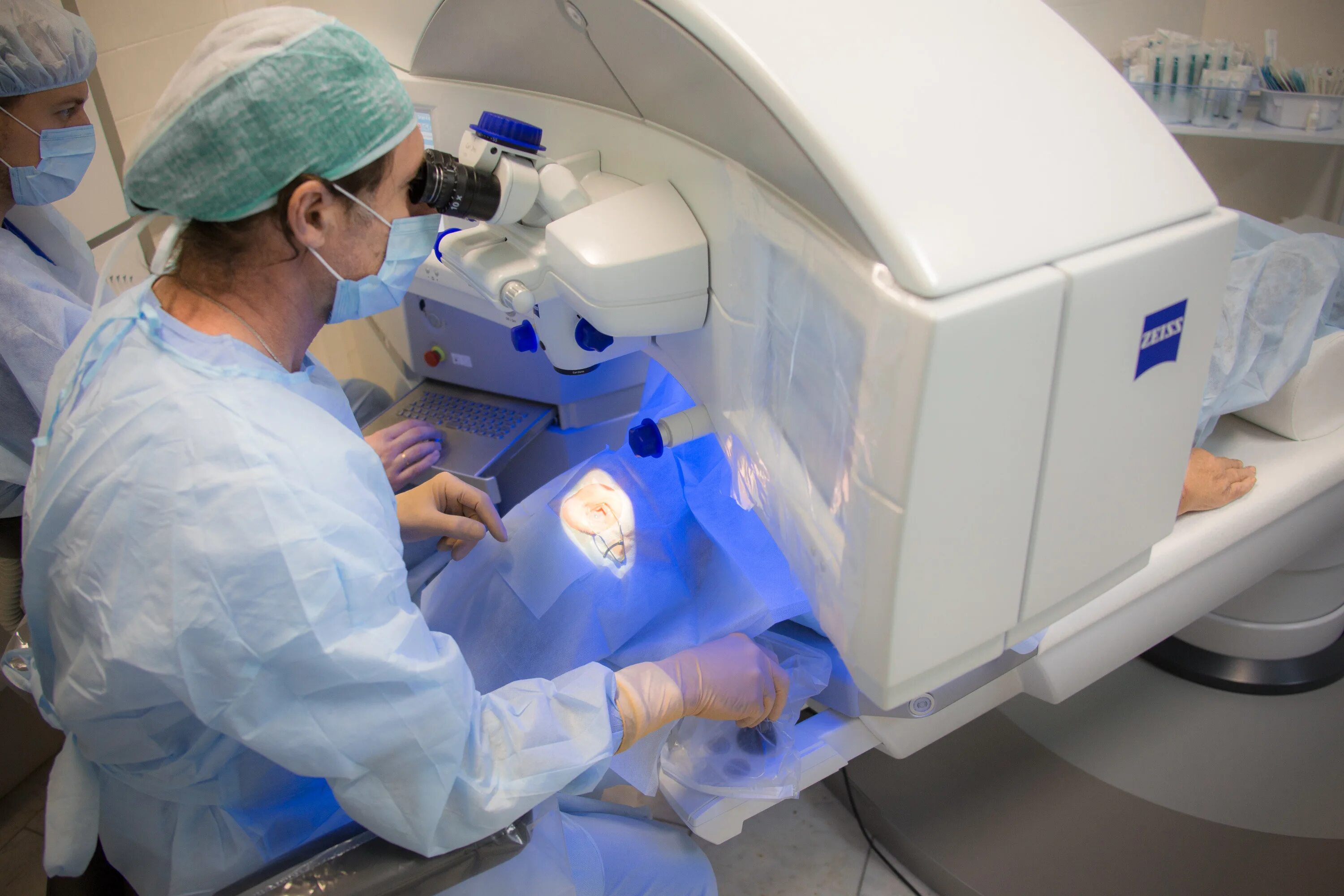 сколько лежат с коронавирусом в больнице дети. микрохирургия глаза новосибирск. детская реанимация новосибирск. холл поликлиники. альфа технологии новосибирск.