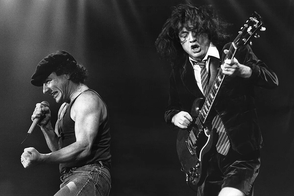 Брайан джонсон ac/dc. Ac dc 2015 bon scott hits. Брайан джонсон 1991. Ac dc 1991. Ac/dc "the razors edge".