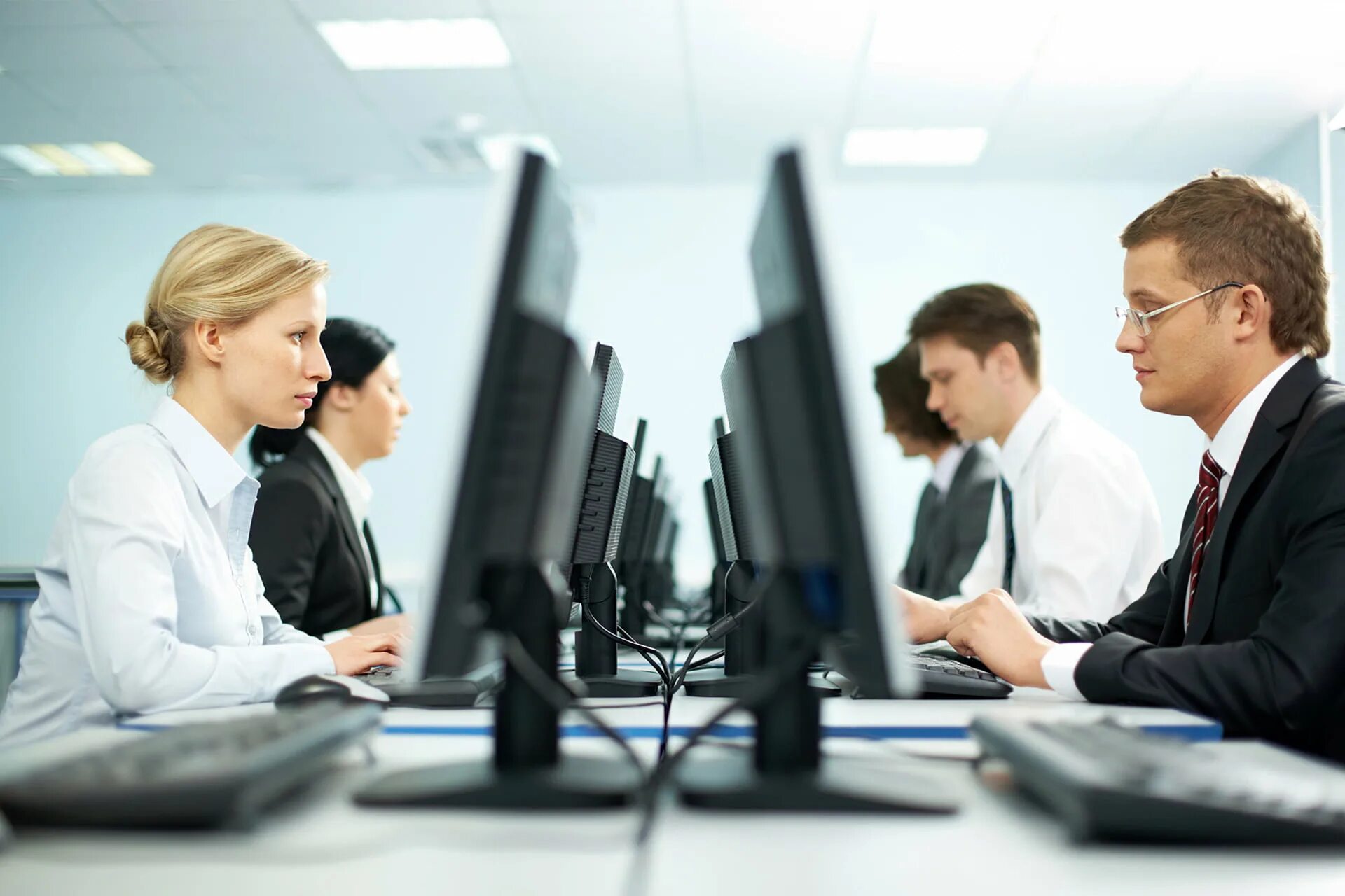 Студент и работодатель. Разные профессии. Поиск работы. Офис менеджер. Молодой специалист.