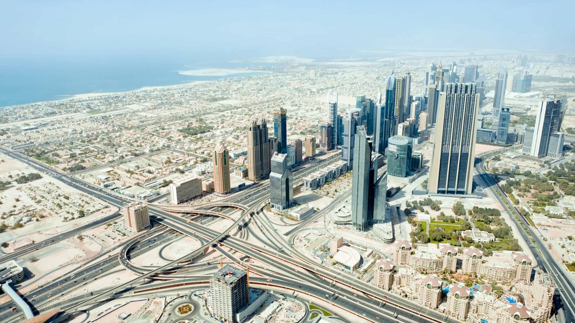 Дубай сверху. Дубай 2023 вид сверху. ОАЭ инфраструктура 2010. Дубай 2024. Архитектура современного города Дубаи.