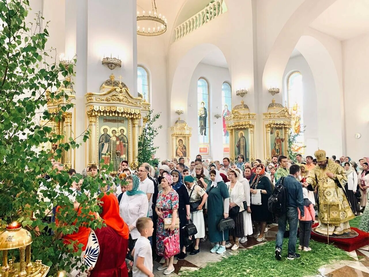 Праздник троицы в 2025 году какого числа. Праздник святой троицы в 2025. празднование троицы в православном храме. с праздником пятидесятницы. день святой троицы (православный праздник).