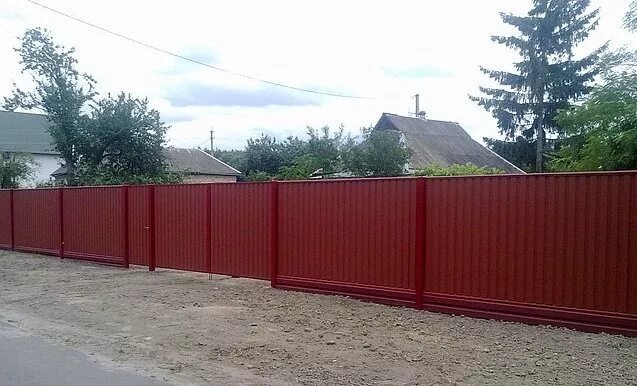 Забор из профнастила с бетонированием столбов 300 метров в Москве. Цена с устано