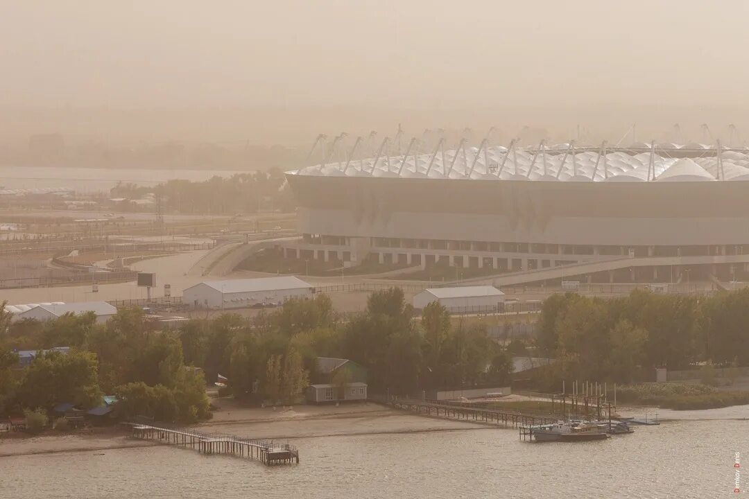 Песочные бури в ростове. Песчаная буря в ростове на дону сегодня. Пыльная буря в ростове на дону. Буденновск пылевая буря. Песочные бури в ростове.