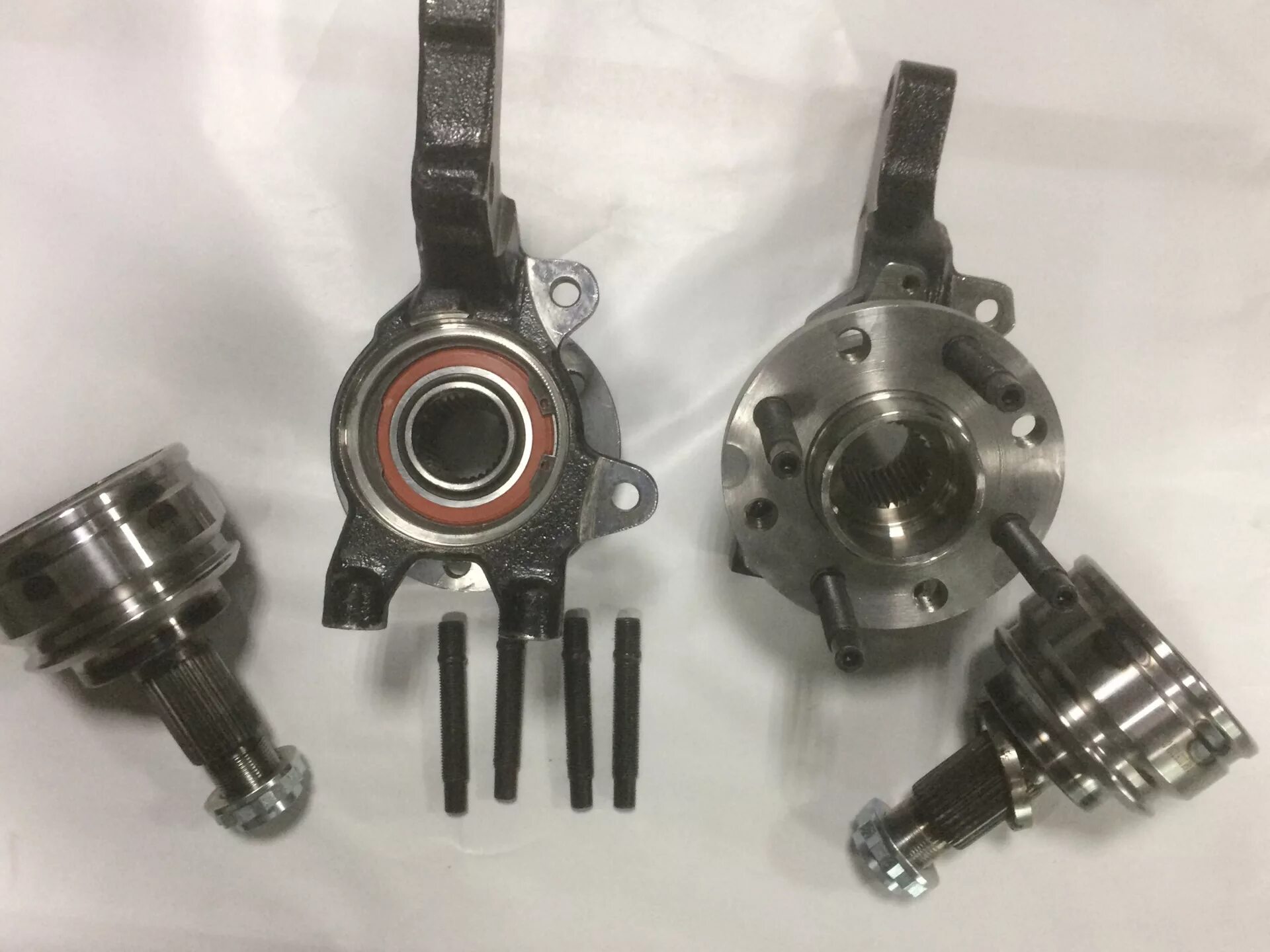 Поворотный кулак переднего колеса faw j6. Передний поворотный кулак ваз 2107. Ступица нива 2123 с нерегулируемым подшипником. Кулак поворотный правый faw. Усиленный комплект ступицы ваз 2123.