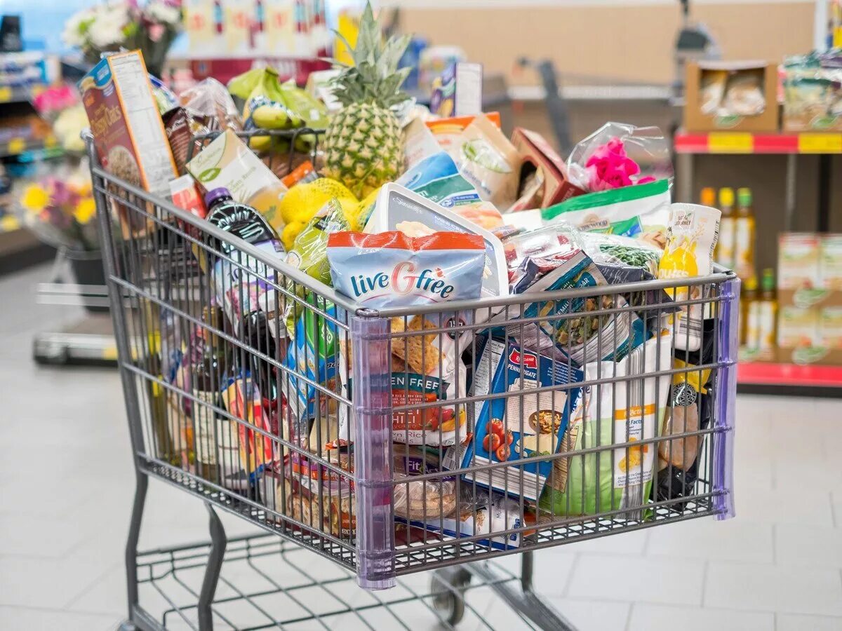 Магазин продуктов. Куча магазине. Тележка для супермаркета. Огромный склад. Куча магазине.