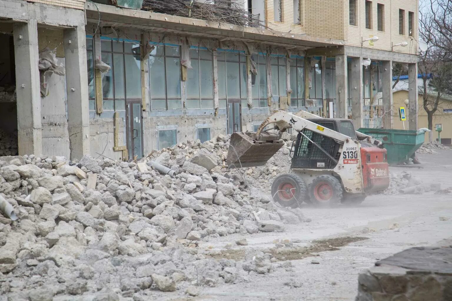 Демонтаж зданий. Снос краснодарский край. Самострой в краснодарском крае. Самострой в краснодарском крае. Демонтаж зданий.