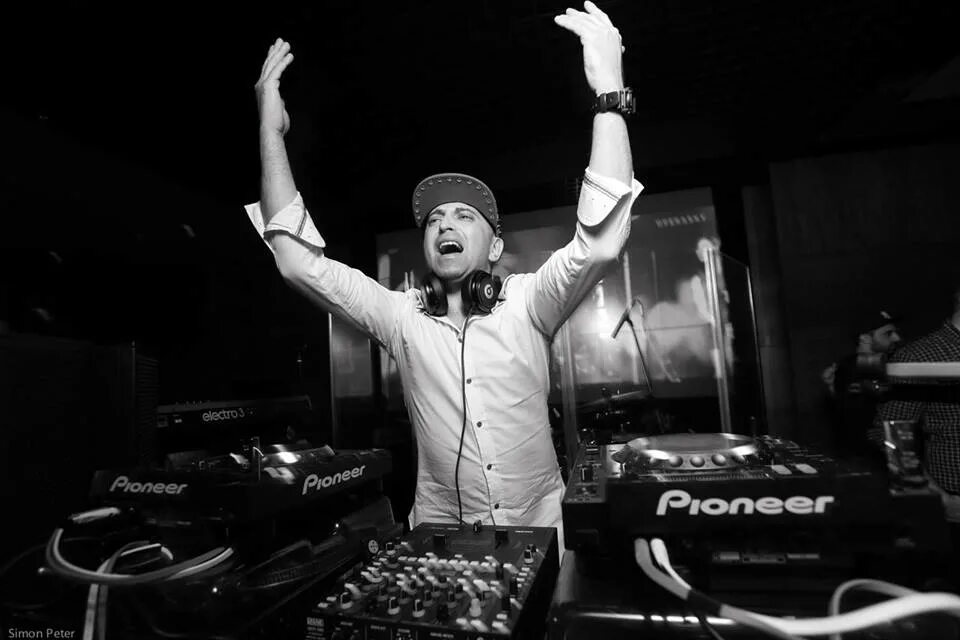 Dj skyfire in da club. Диджей avicii. Dj sky. Dj skyfire in da club. Диджей перец.