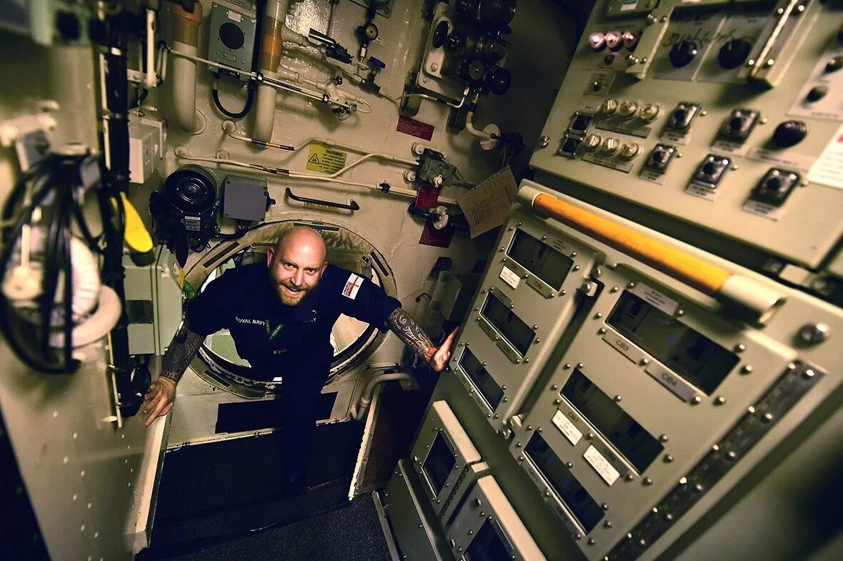 Апл внутри. Атомной подводной лодки hms vigilant. подводная лодка внутри. внутри подводной лодки. американская подводная лодка внутри.