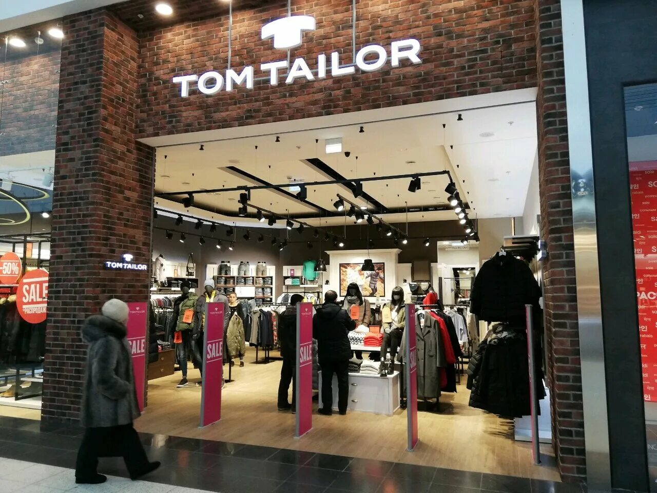 Сайт магазина том тейлор. Том Тейлор магазины в Москве. Tom Tailor Store. Tom Tailor ТЦ мега. Том Тейлор Новосибирск.