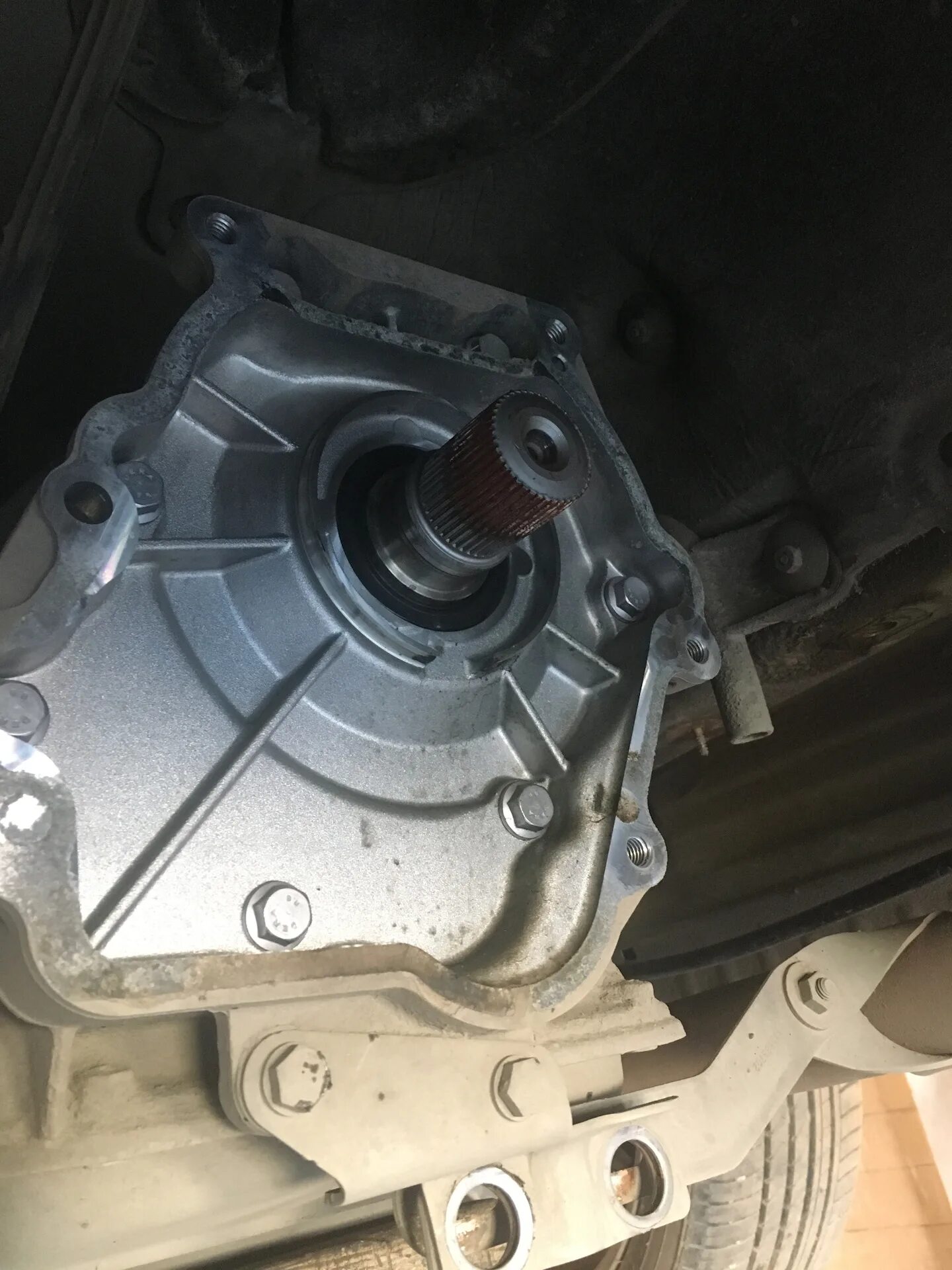 Замена раздатки е70. Раздатка бмв atc700. Замена опоры акпп bmw e53. Замена раздатки е70. Сайлентблок раздатки бмв х5 е53.