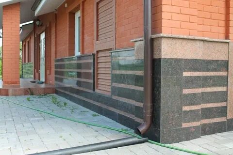 Чем лучше отделать цоколь дома
