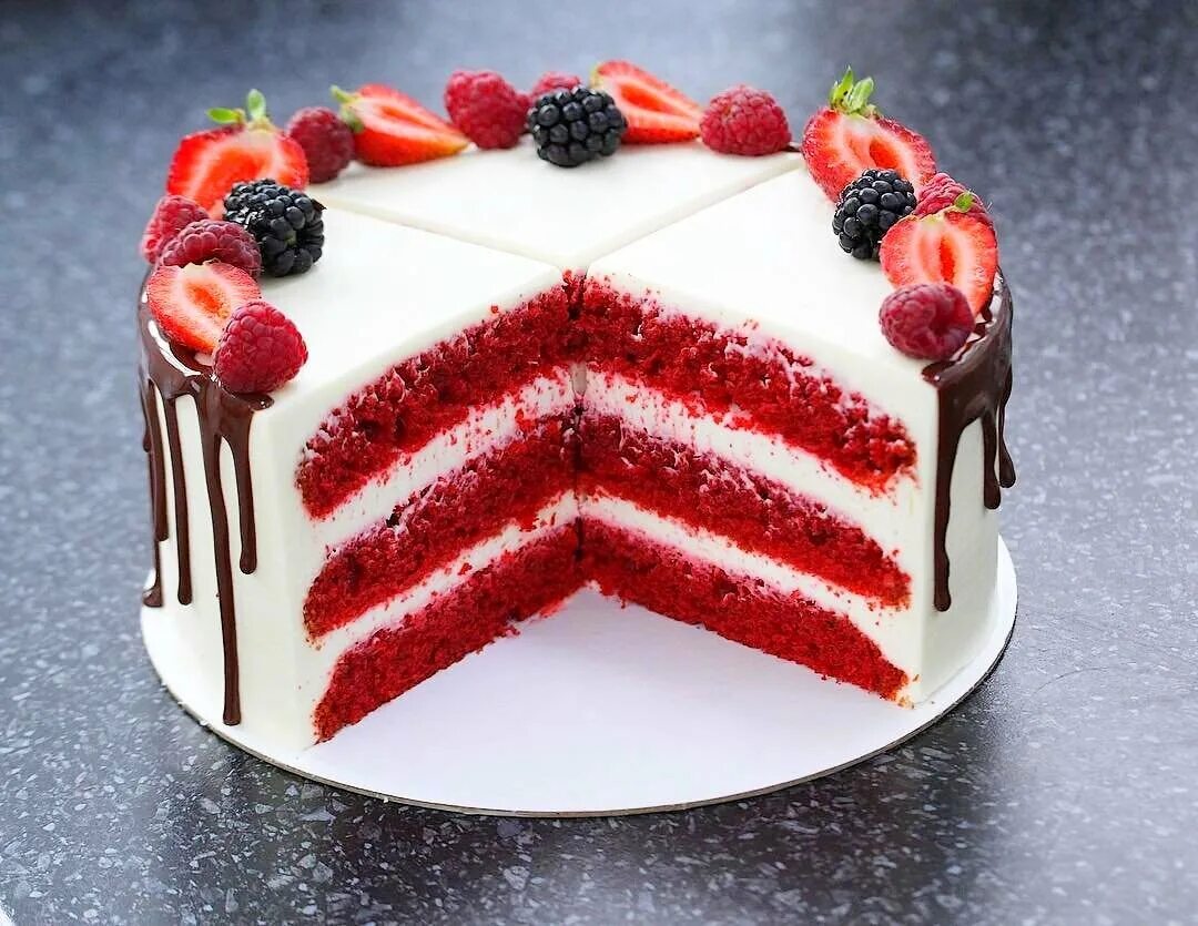 Торты на день рождение фото рецепт. Торта "красный бархат" (Red Velvet).. Красный бархат с кремом чиз. Торт красный бархат с кремом чиз. Торт красный бархат Шоколадница.
