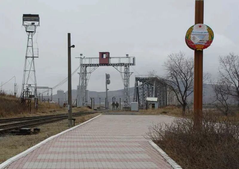 мост дружбы россия кндр. кндр приморский край. река туманган граница с северной кореей. приморский край граничит с кндр. мост туманган — хасан.