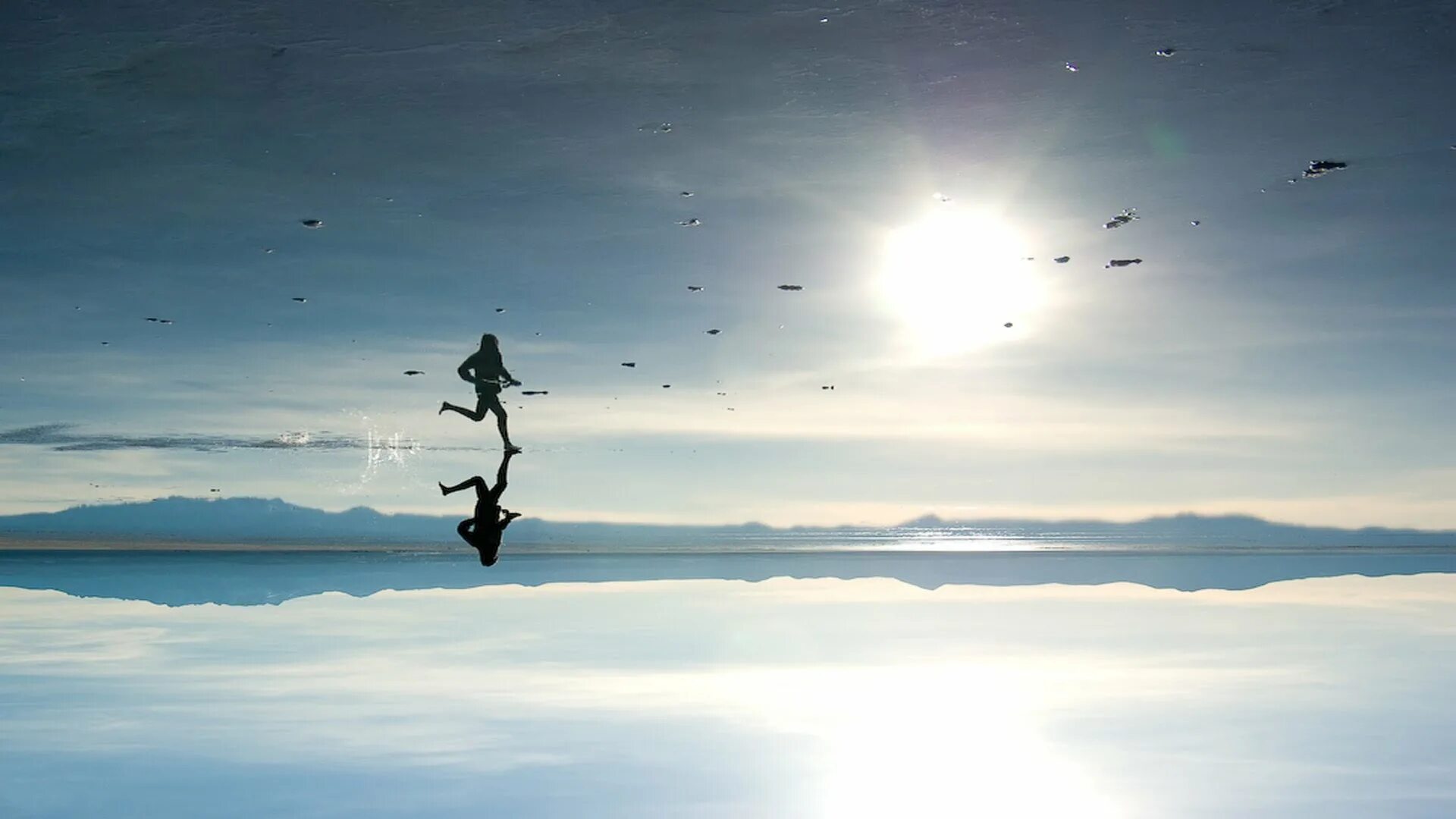 Хожу по облакам. Ходить по небу. Солончак уюни. Девушка и небо. Хожу по облакам.