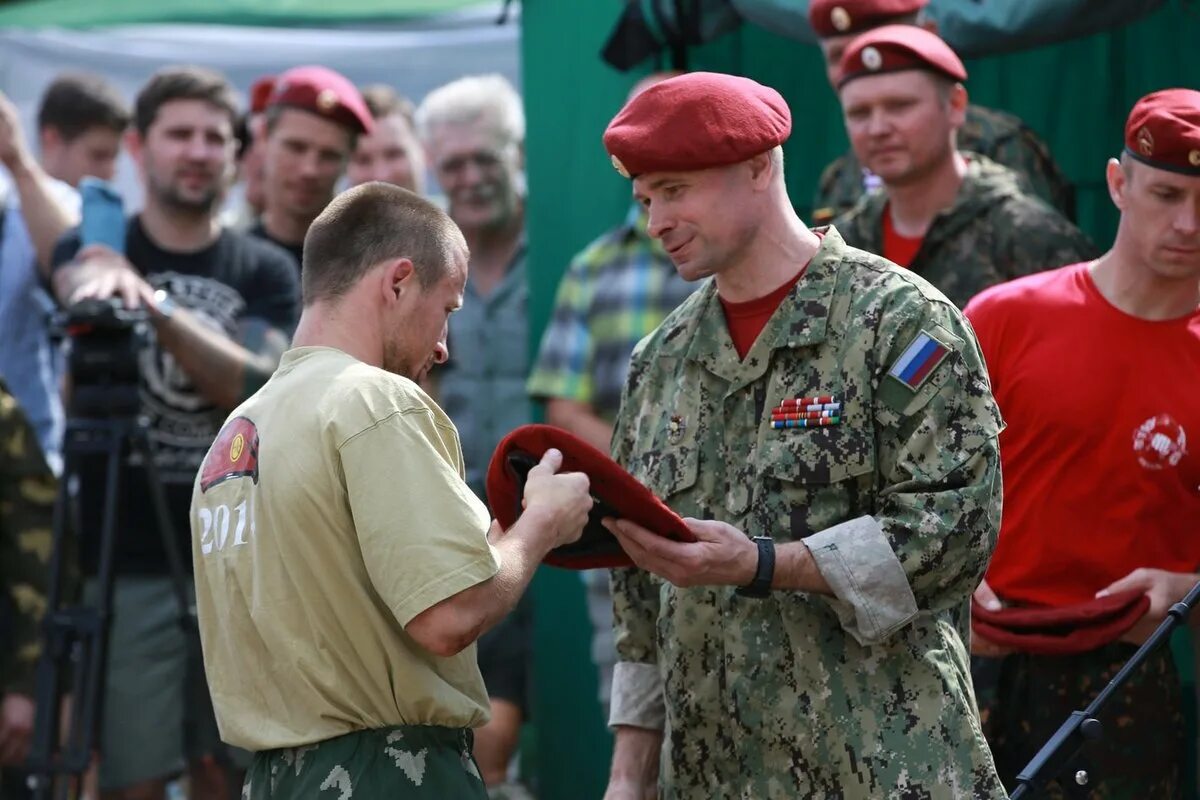 краповый берет. берет красный. армия россии краповый берет спецназ. краповых беретов. берет краповый краповый.