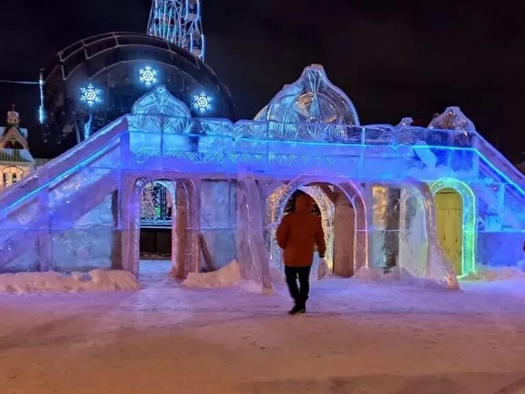 Ледяной городок Тюмень. Тюмень площадь цветной бульвар ледяной городок. Ледовые городки Тюмень 2022. Ледяной городок Тюмень 2023.