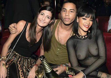 Olivier Rousteing junto a Rihanna, con quien ha colaborado en su campaña de...