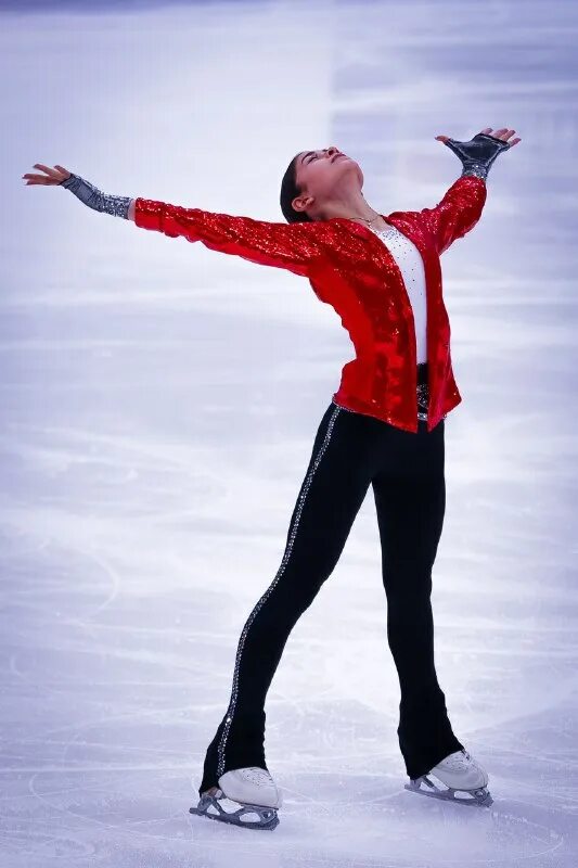 Аделия петросян короткая программа 2022. Трусова сочи. Фигурное катание евгения медведева. Аделя петросян. Аделия петросян фигуристка.