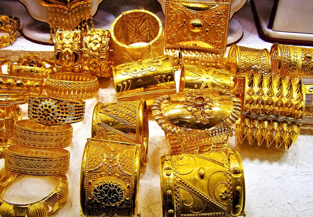 Золотой рынок Gold Souk. Gold Souk Дубай. Золотой базар в Дубае. Золотой рынок Дубая изделия из золота. Магазины золота как заказ